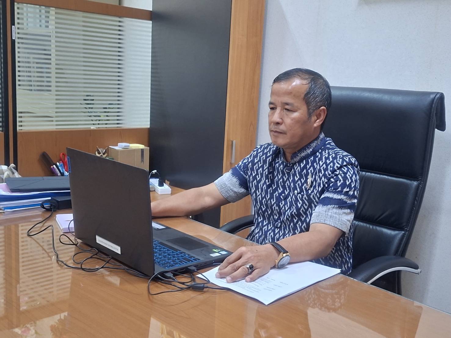 title - ผู้ตรวจราชการ ส.ป.ก. ร่วมประชุมคณะทำงานสรรหาปราชญ์เกษตรของแผ่นดินระดับเขต ประจำปี 2570 เขตตรวจราชการที่ 9 ผ่านระบบประชุมทางไกลออนไลน์ โดย Application Zoom Meeting